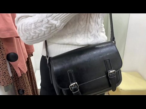 ❤️ Masturbação pública da jovem cadela FeralBerry com um dildo no provador ❤❌ Porno duro em nós ❤